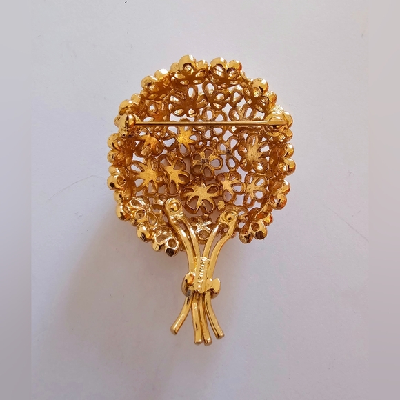 Brilliant vintage Monet gold dome flower bouquet 💐 brooch luxury, high End - Picture 2 of 5